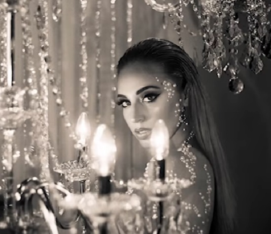 Alina Baraz Shows She S All Yours In Her Performance Visual Soulbounce Soulbounce Let me go, let me go, let me go far taste all your thoughts travel across your mind, get lost making me feel so alive breathe you in, i'm ge. soulbounce